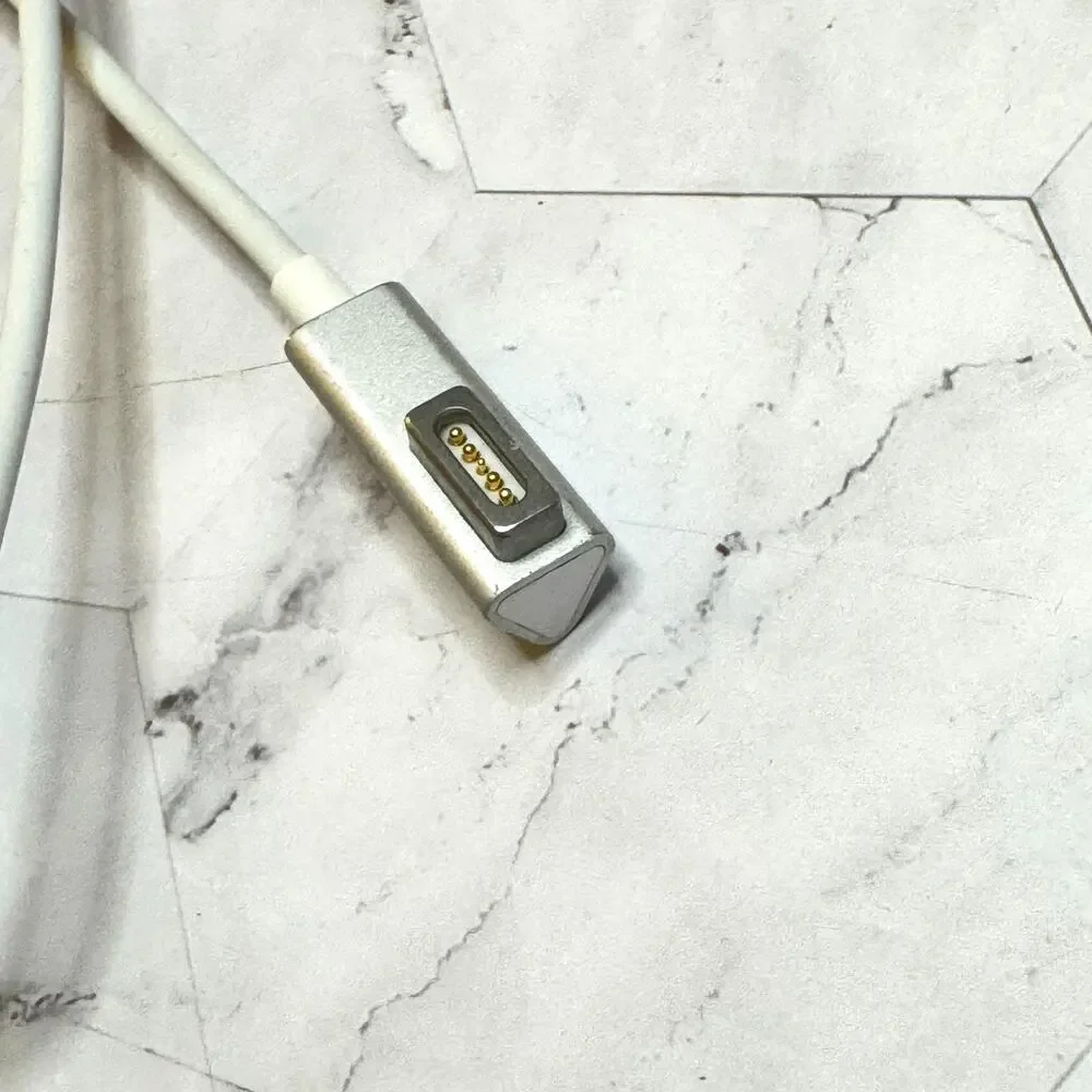 NIB Macbook Pro AC Adapter Pre-21012 Replacement Hello CC HW8079 Euro Adapters